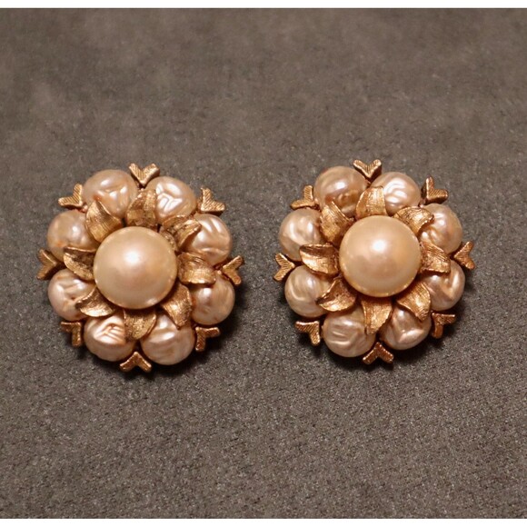 Vintage Kramer Baroque Pearl Flower Earrings - Picture 1 of 3